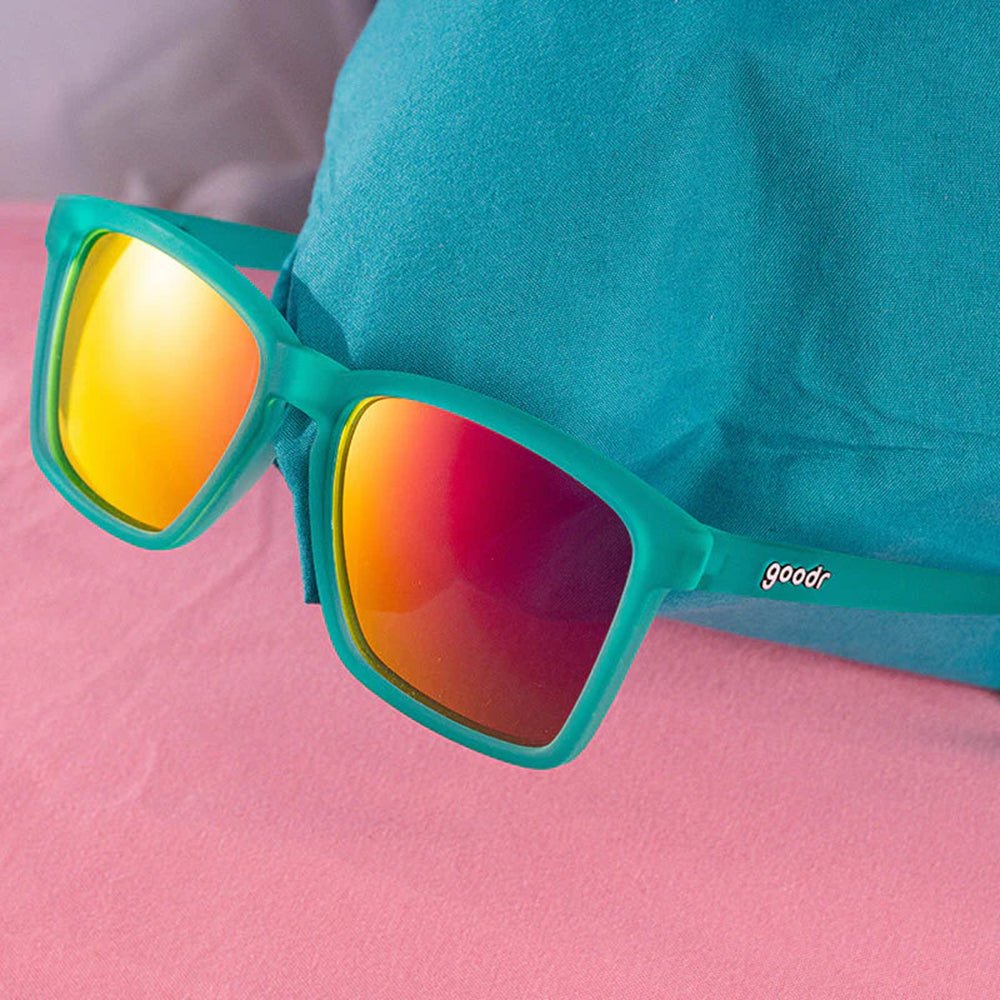 Óculos de Sol Verde com Lente Rosa Espelhada Proteção UV400 - Short With Benefits