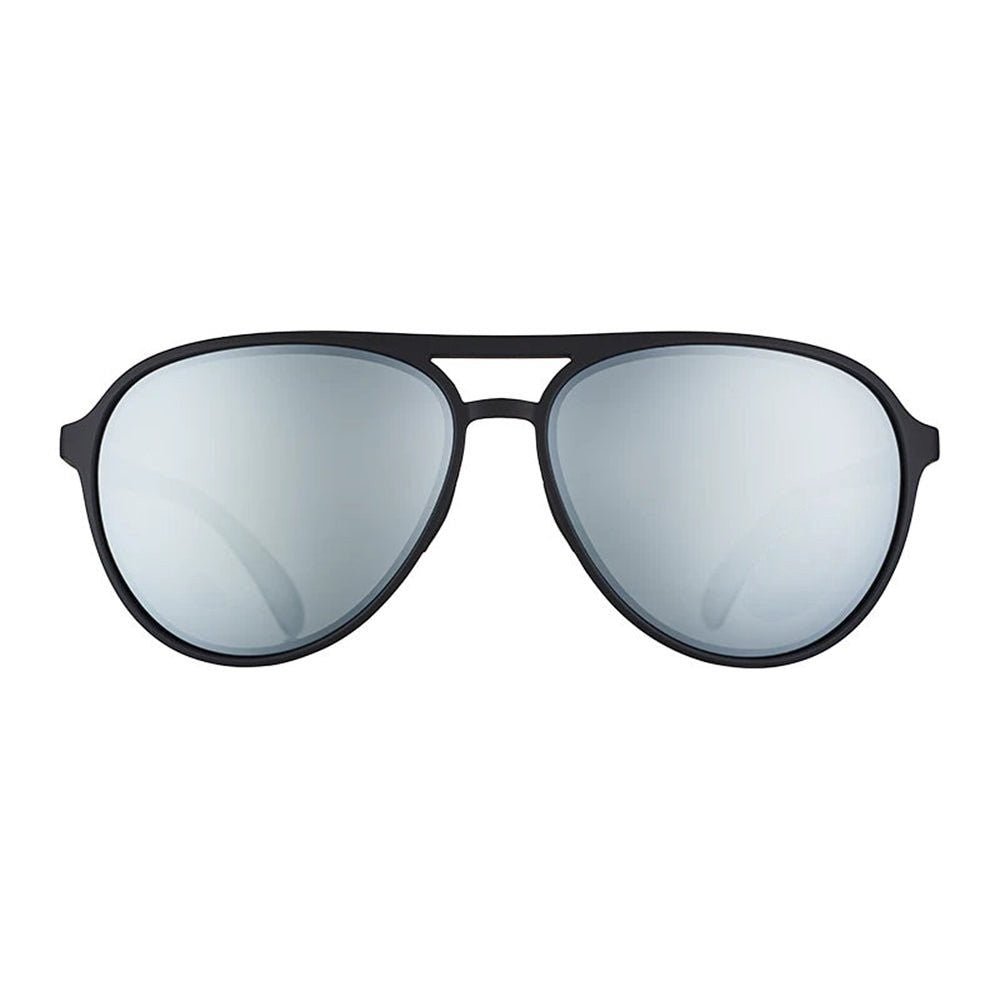 Óculos de sol Goodr Brasil aviador preto com lentes cinza espelhadas polarizadas e design esportivo leve.