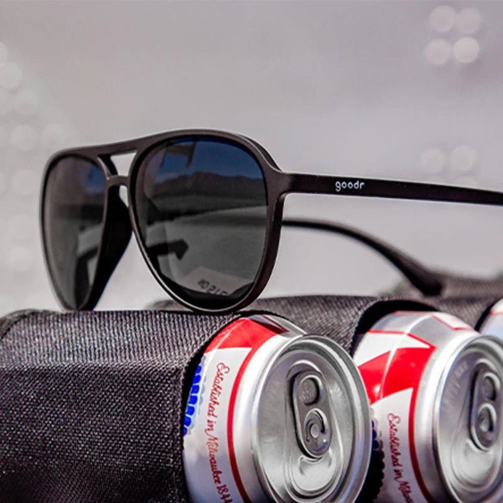 Óculos de sol Goodr Brasil modelo aviador preto com lentes polarizadas, design esportivo leve e moderno.