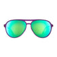 Óculos de sol Goodr Brasil modelo aviador com armação roxa e lentes espelhadas verdes, design esportivo e moderno.