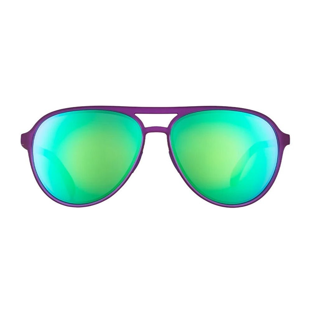 Óculos de sol Goodr Brasil modelo aviador com armação roxa e lentes espelhadas verdes, design esportivo e moderno.