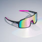 Óculos de sol esportivos Goodr Brasil Astro G com armação preta, hastes com detalhe rosa e lentes roxas espelhadas.
