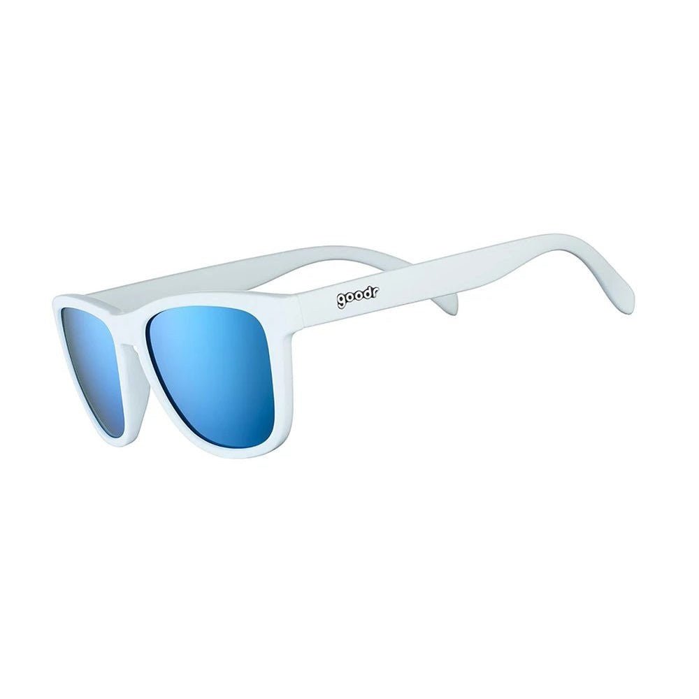 Óculos de sol Goodr Brasil Iced By Yetis com armação branca fosca e lentes espelhadas azuis polarizadas.