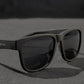 Óculos de sol Goodr Brasil Hooked On Onyx, modelo BFG grande com armação e lentes pretas polarizadas.
