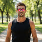 Homem atlético usando óculos de sol Goodr Brasil Professional Respawner com armação preta e lentes rosa espelhadas.