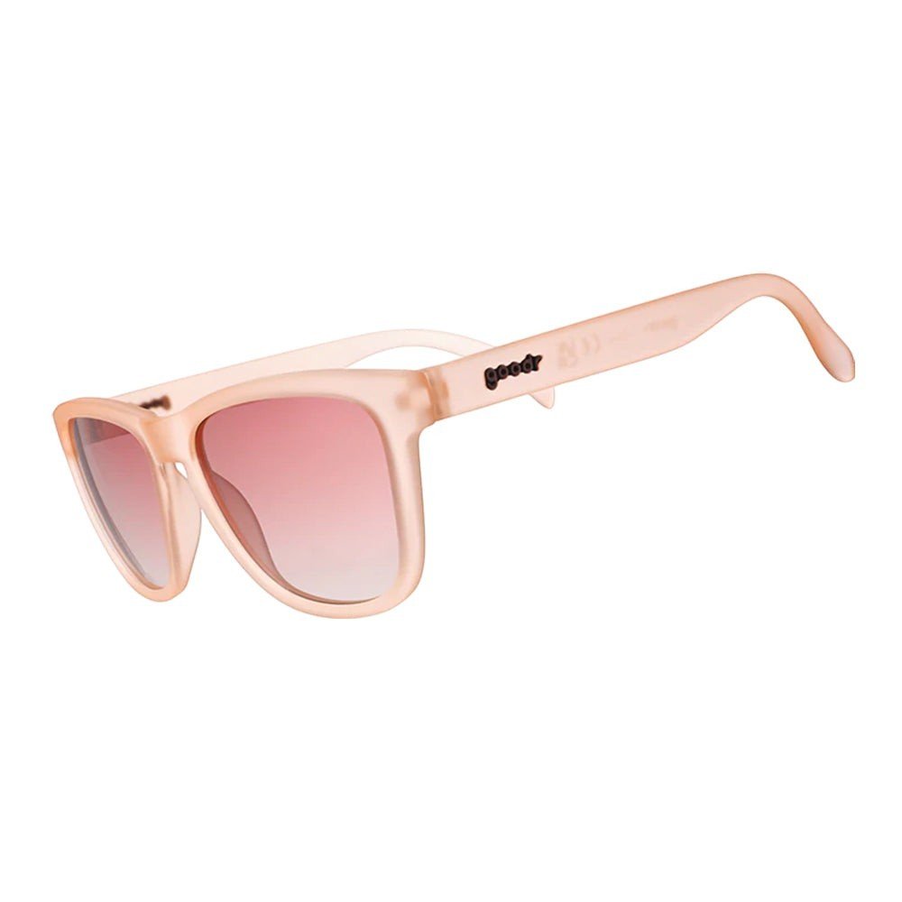 Óculos de sol Goodr Brasil modelo Don't Make Me Blush com armação e lentes quadradas na cor rosa, estilo esportivo.