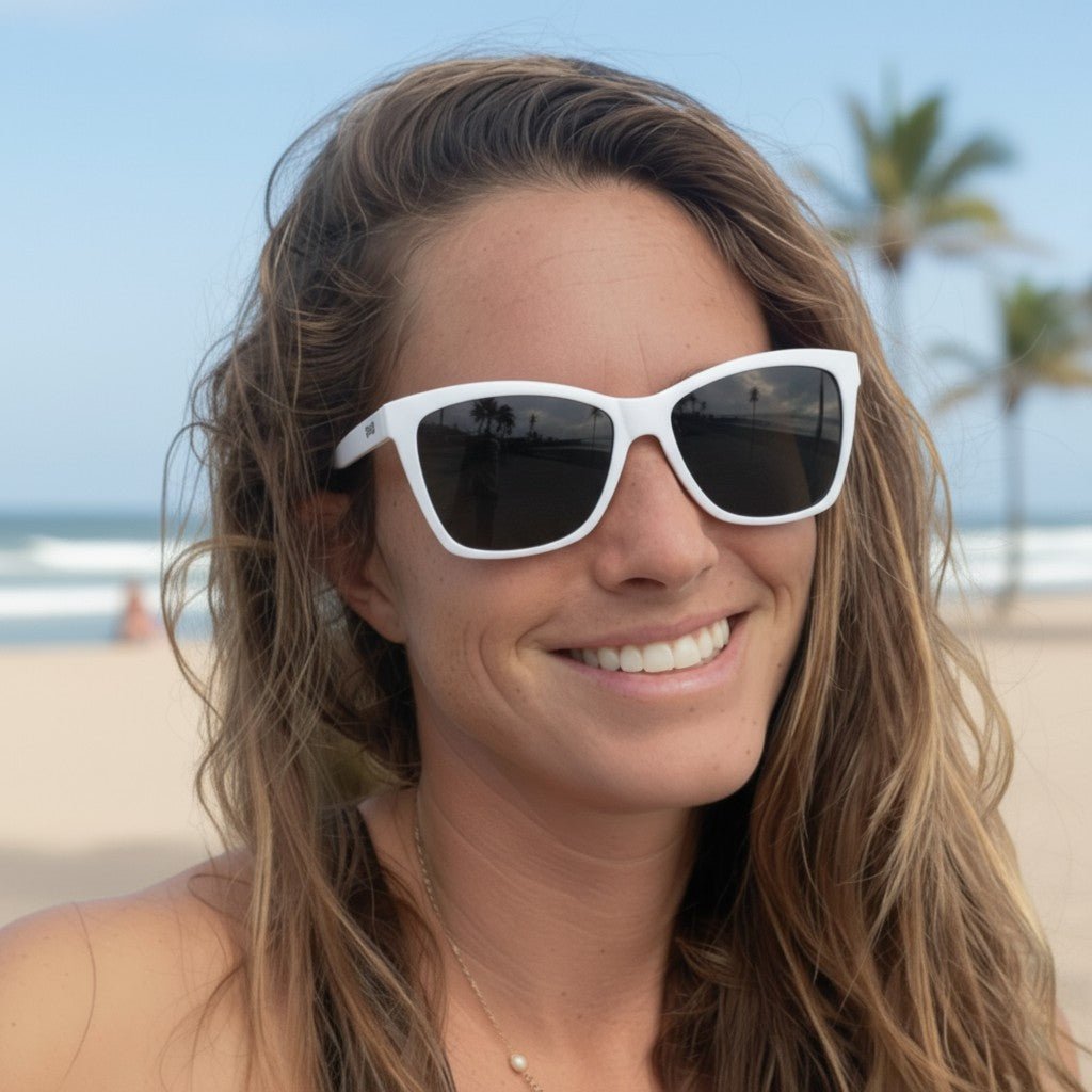 Óculos de Sol Quadrado Branco Polarizado com Proteção UV400 - The Mod One Out