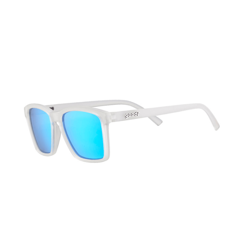 Óculos de sol transparente unissex com armação quadrada para rosto pequeno e lente azul espelhada, polarizada com proteção UV400. O acessório é leve, confortável e não escorrega ou pula no rosto ao realizar esportes.