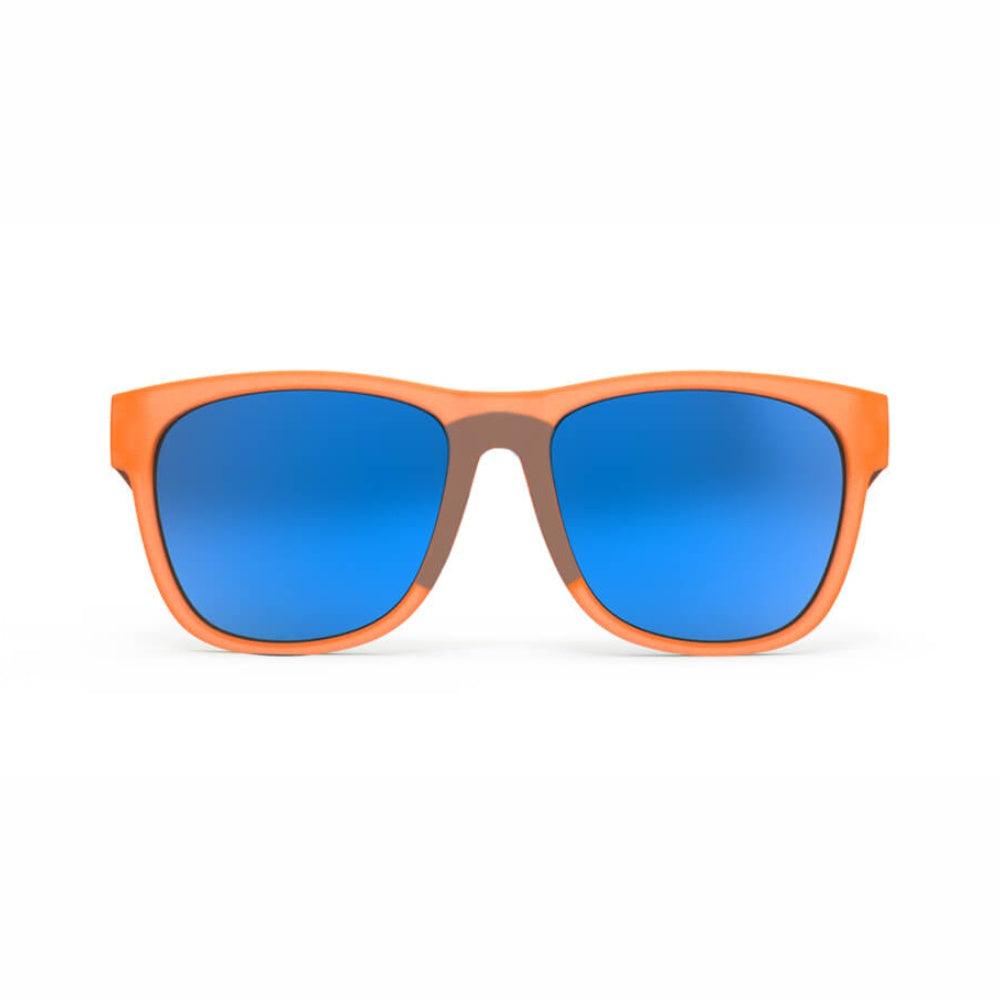 Óculos de sol laranja unissex com armação quadrada para rosto grande e lente azul espelhada, polarizada com proteção UV400. O acessório é leve, confortável e não escorrega ou pula no rosto ao realizar esportes.